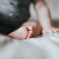 close-up photography of baby's foot